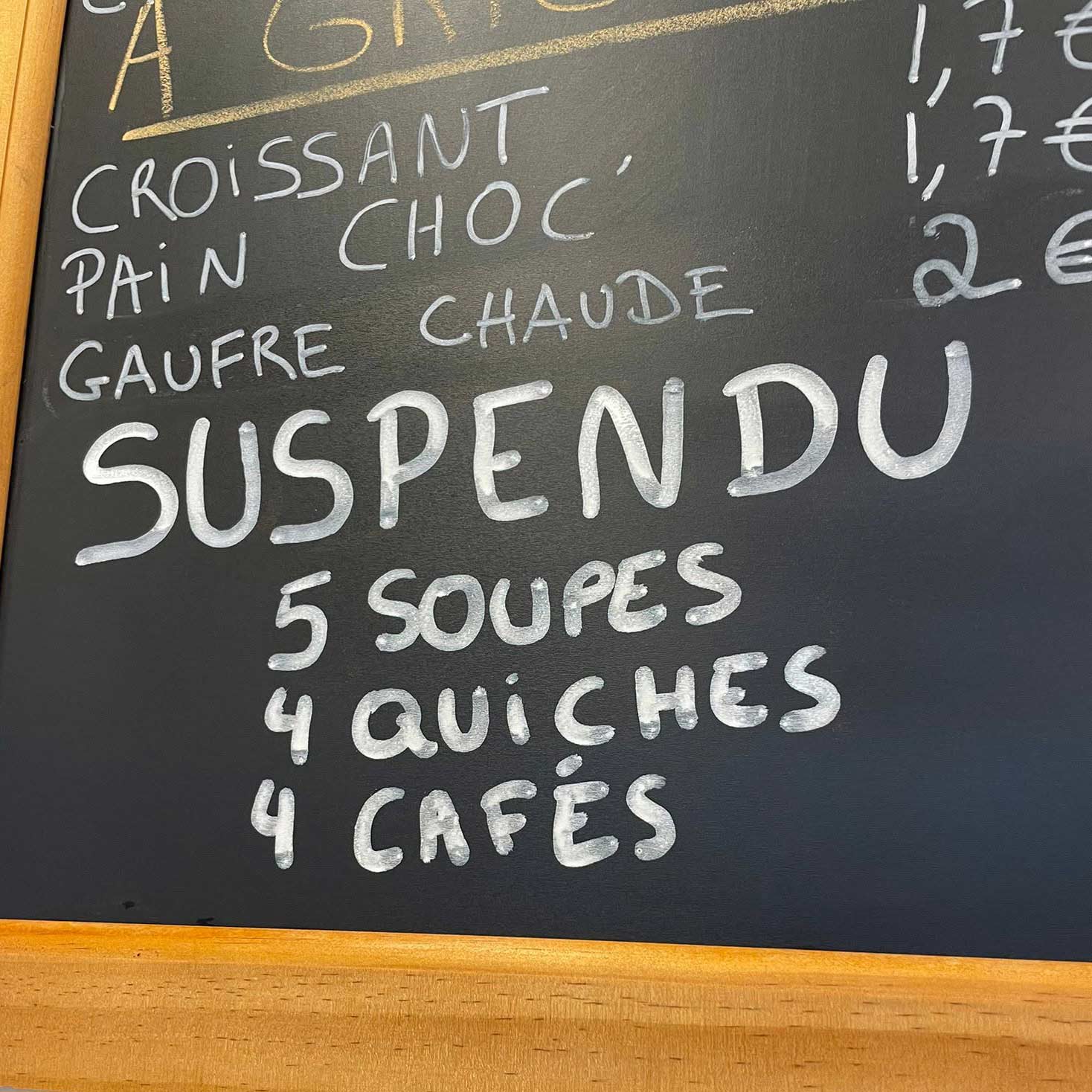 suspendu
